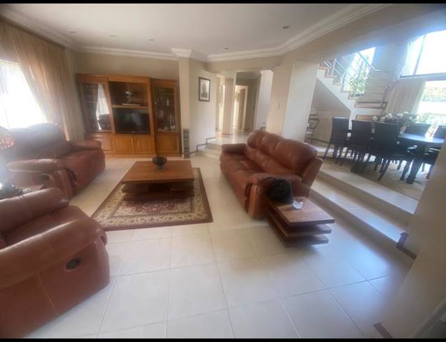 3 BEDROOM HOUSE FOR SALE IN CLUBVILLE